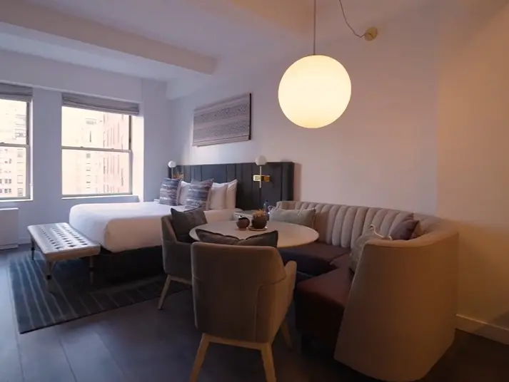 17John: Executive King Suite with Sofa Bed