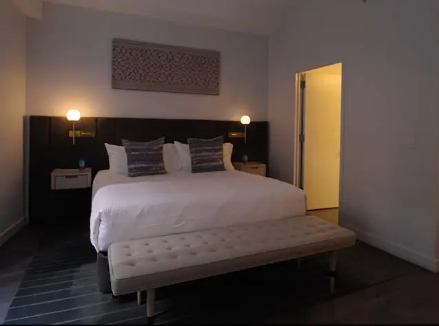 17John: Presidential King Suite with Sofa Bed